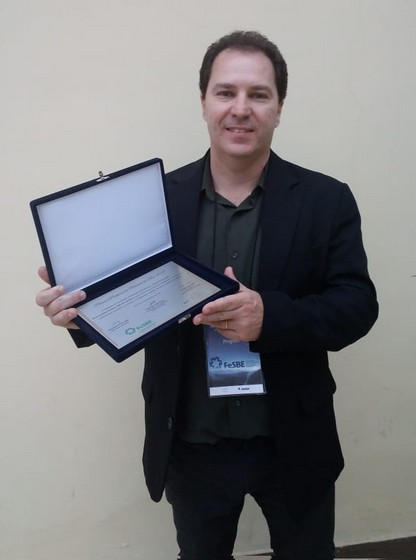 Professor barra-mansense recebe prêmio FeSBE 2019