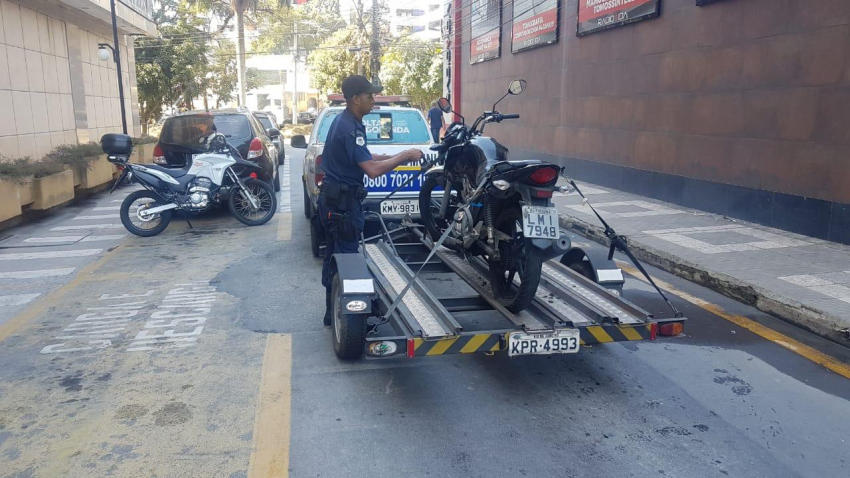 Guarda Municipal de Volta Redonda apreende motos, recupera veículo e  retira carros abandonados das ruas