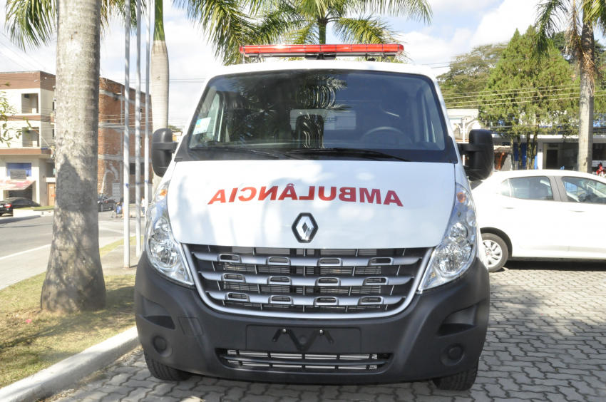 População de Pinheiral recebe nova ambulância
