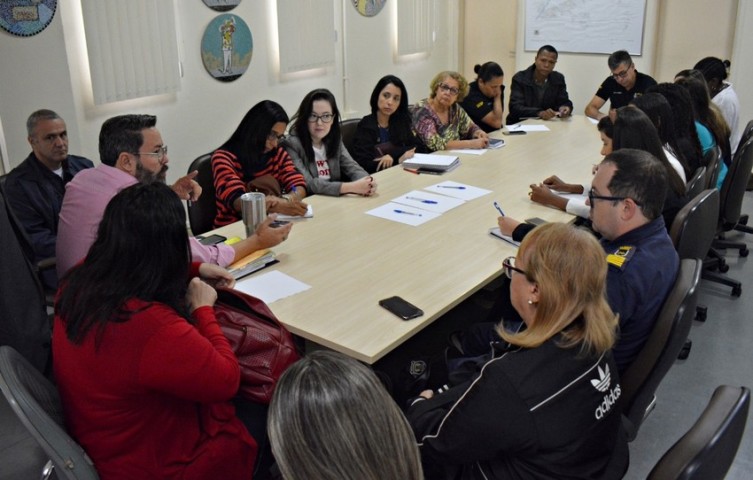 Reunião entre representantes de secretarias municipais e autarquias iniciou maior aproximação para melhorar atendimento à pessoa em situação de rua
