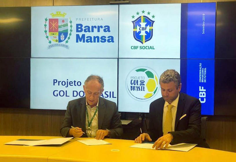 Rodrigo Drable assina termo de parceria com a CBF e traz Projeto Gol do Brasil para Barra Mansa