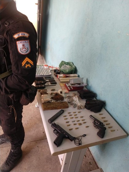 Homem é preso por trafico de drogas e porte ilegal de arma no Nova Primavera em Volta Redonda