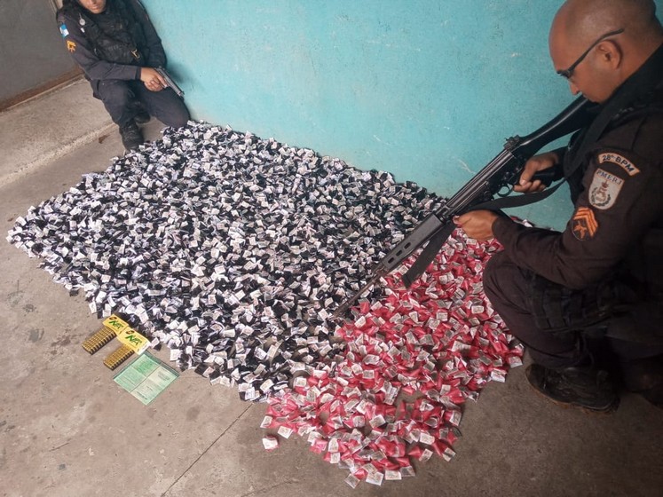 Homem é preso com mais de 4000 pinos de cocaína em Volta Redonda