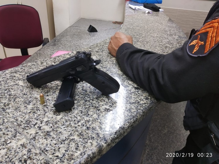 Menor é apreendido por porte ilegal de arma de fogo no Monte Castelo em Volta Redonda