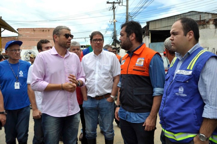 Rodrigo Drable e governador em exercício visitam bairro Nova Esperança