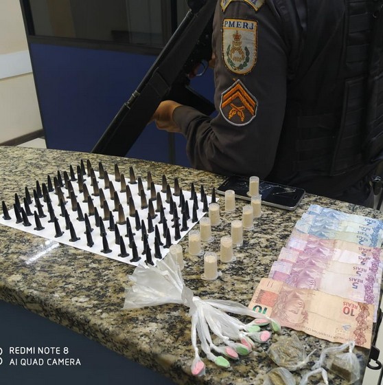 Apreensão de suspeito por tráfico de drogas na vila Delgado em Barra Mansa