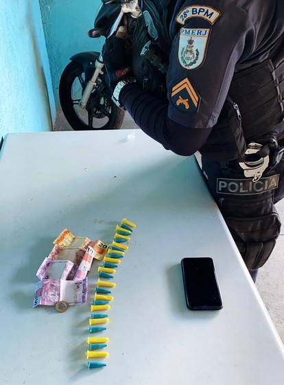 PM prende jovem por tráfico de drogas no bairro Ponte Alta em Volta Redonda
