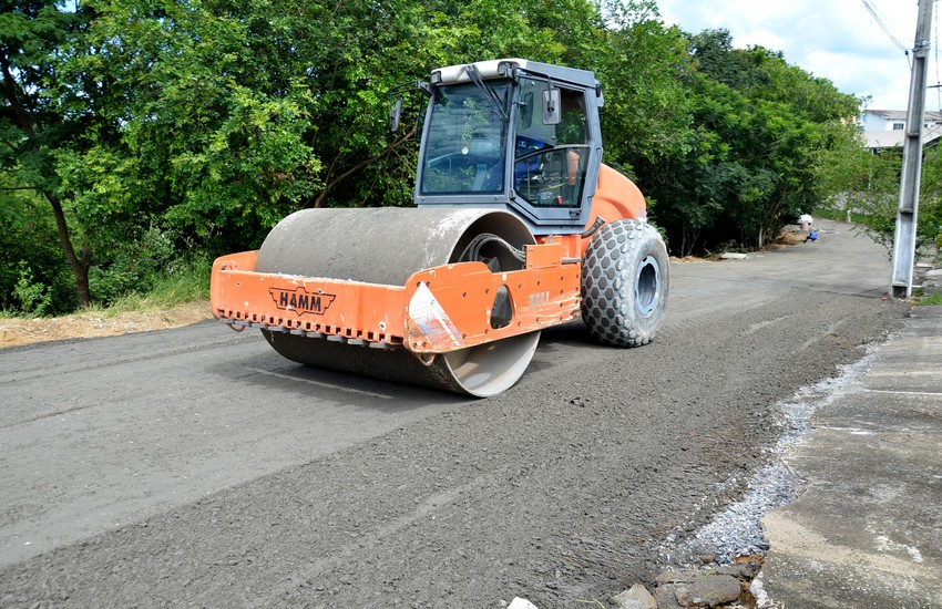 Prefeitura de Resende segue com obras de novo asfaltamento em ruas do bairro Parque Ipiranga