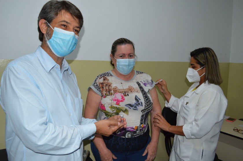 Enfermeira há 20 anos trabalhando em Porto Real recebeu a 1ª dose da vacina contra Covid-19