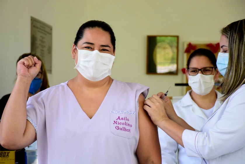 Prefeitura de Resende promove vacinação no Asilo Nicolino Gulhot contra a covid-19 