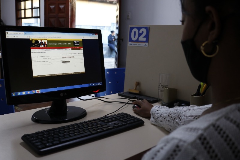 Prefeitura implanta sistema de envio de currículos online e equipe do SINE passa por capacitação
