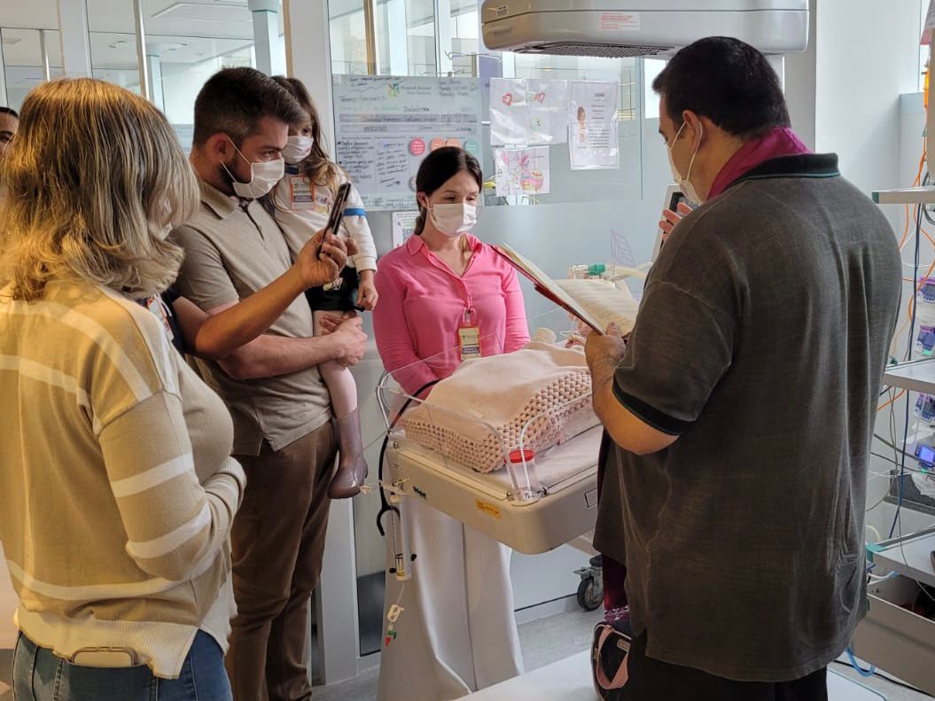 Bebê é batizada na UTI Neonatal e Pediátrica do Hospital Unimed Volta Redonda 