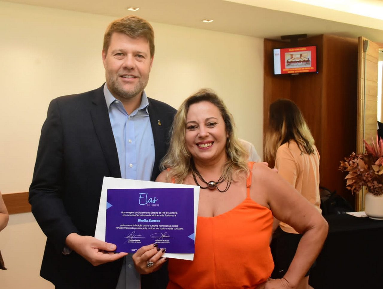 Bhella Santos recebe título “Elas no Turismo”