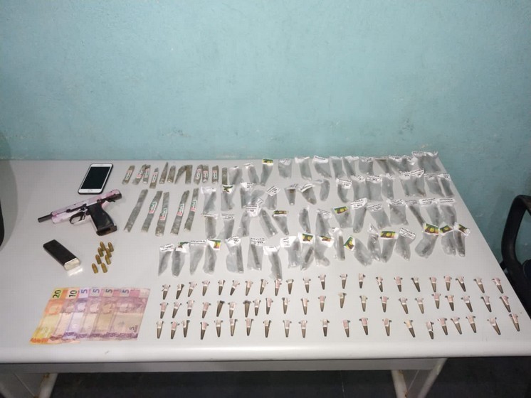 Suspeitos são presos com armas e drogas no bairro Siderlândia em Volta Redonda