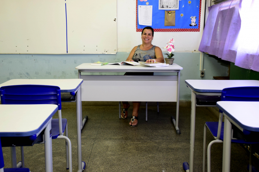 Prefeitura de Resende acaba de adquirir, 413 conjuntos de mesas e cadeiras para uso dos professores da Rede Municipal de Ensino.