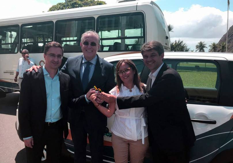 O prefeito de Pinheiral, Ednardo Barbosa, recebeu um veículo voltado para reforçar o atendimento na área da Assistência Social.