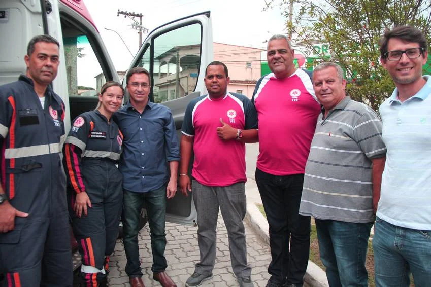 Prefeito entrega nova ambulncia Samu 1 1