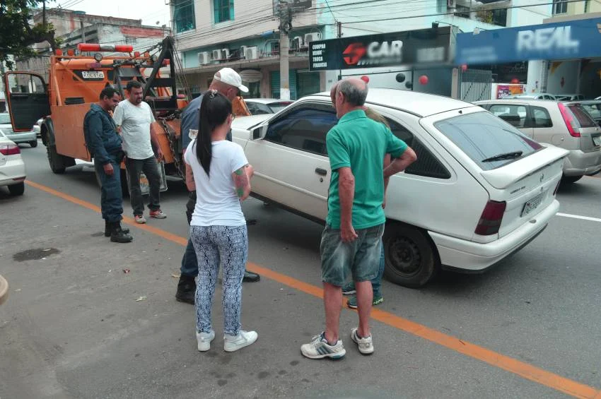 Carro recuperado pela GM em volta redonda