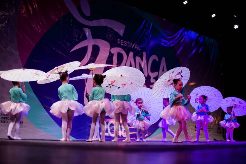 Festival de dança infantil acontece em volta redonda