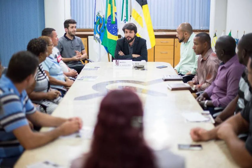 Samuca se reúne com conselho local