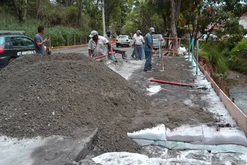 Prefeitura realiza obra no bairro siderópolis