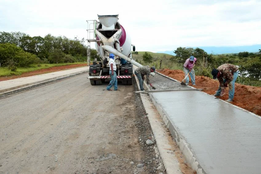 ESTRADA SURUBI-BULHÕES ESTÁ COM 70% DOS TRABALHOS CONCLUÍDOS