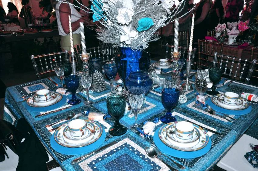 Cemae realiza decoração de mesas de natal