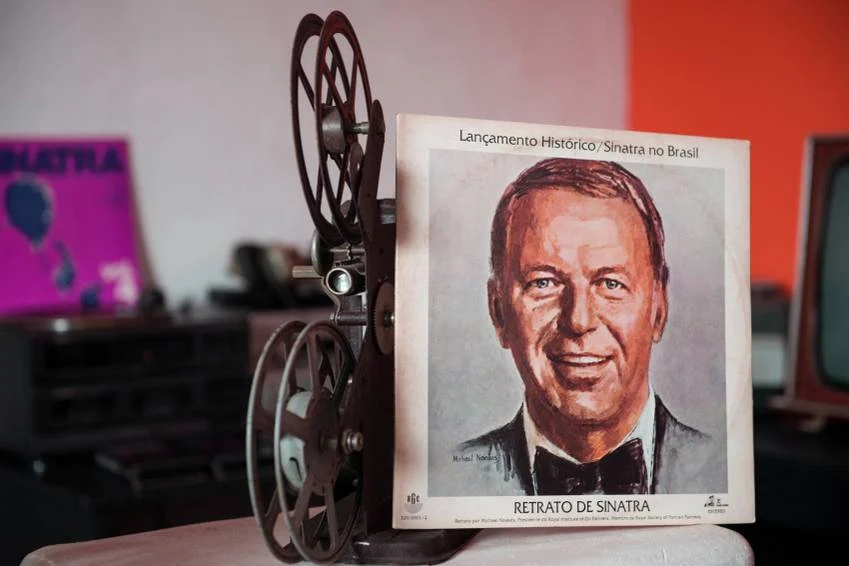 Frank Sinatra é a estrela do Arte na Capa de dezembro e janeiro