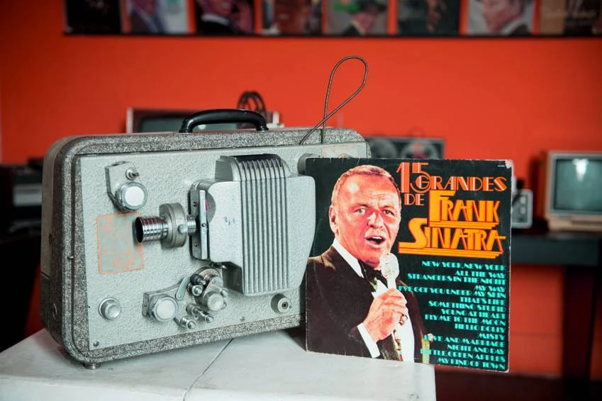 Frank Sinatra é a estrela do Arte na Capa de dezembro e janeiro