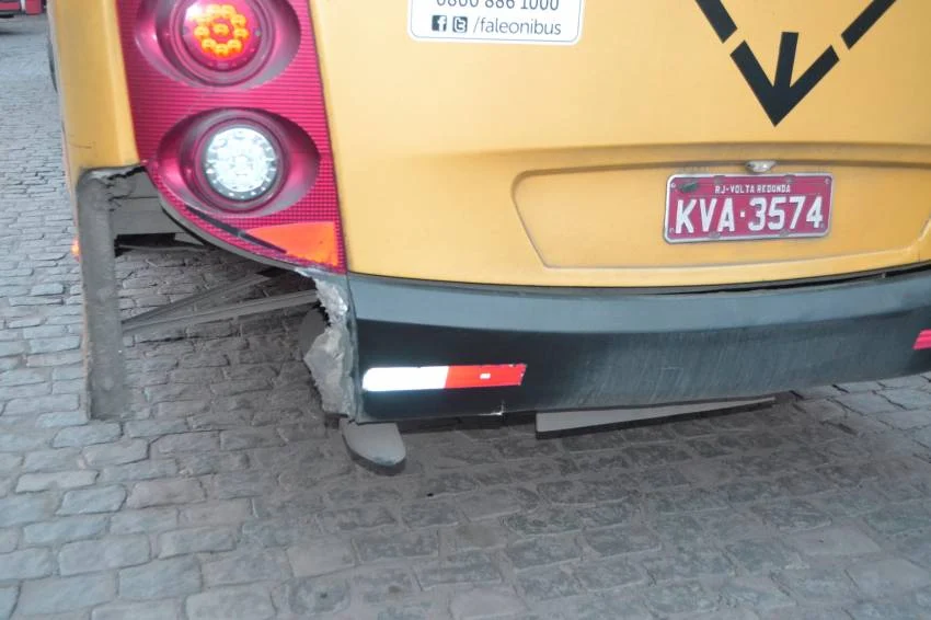 Ônibus apresenta irregularidades.