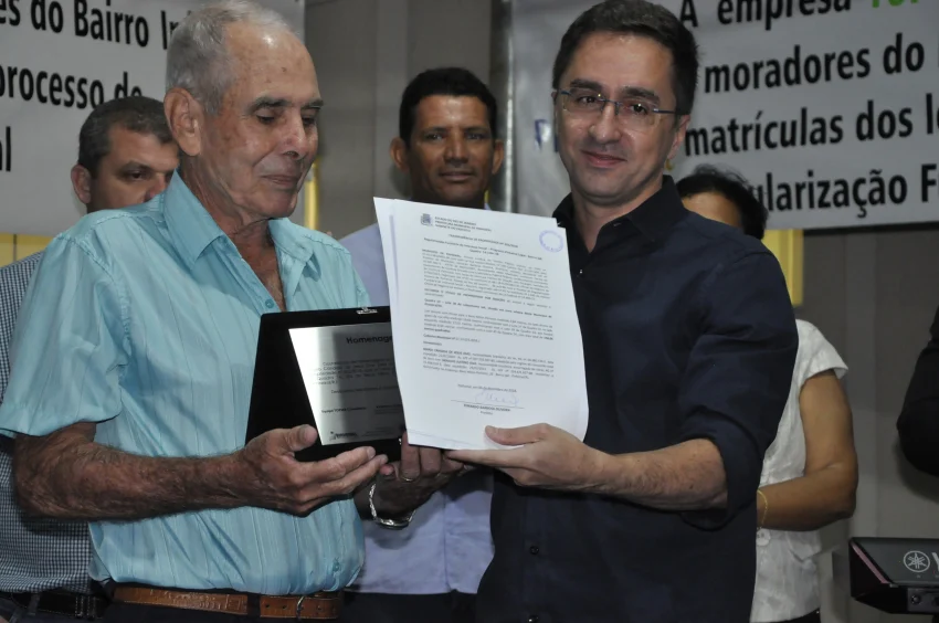 PREFEITO REALIZA ENTREGA HISTÓRICA DE 501 TÍTULOS PARA MORADORES DE PINHEIRAL