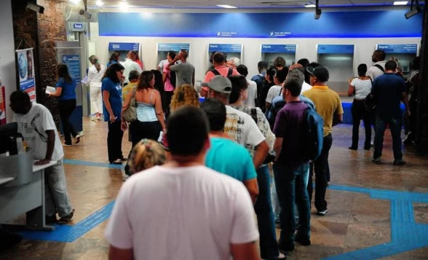 O Procon de Barra Mansa fiscalizou as agências bancárias do município