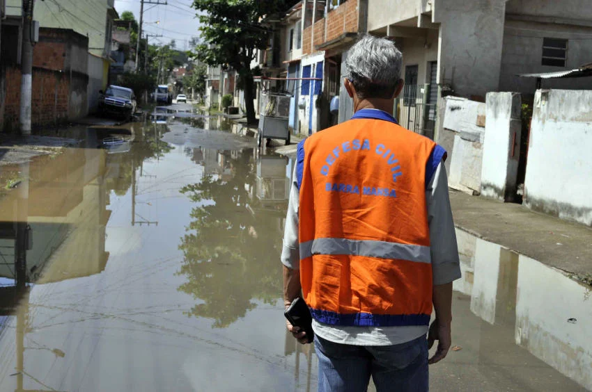 Defesa Civil - Cheia do Rio Paraiba em Barra Mansa