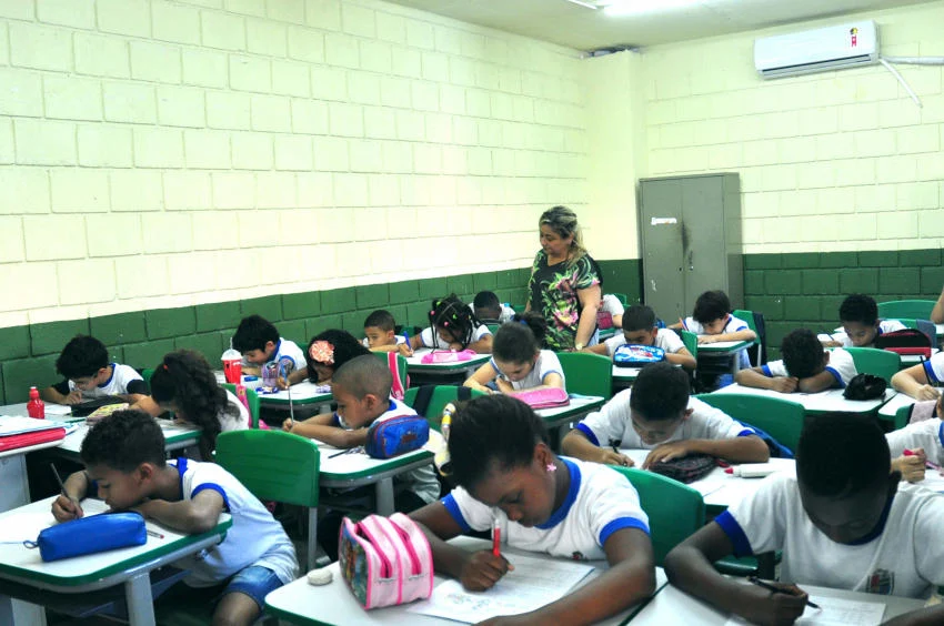 Escola Integral Leonísio Sócrates Batista - BM-RJ