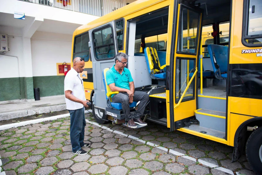 Resende Recebe Três Ônibus para Beneficiar a Rede Municipal de Ensino