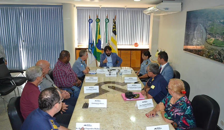 Samuca se reúne com forças de segurança em Volta Redonda