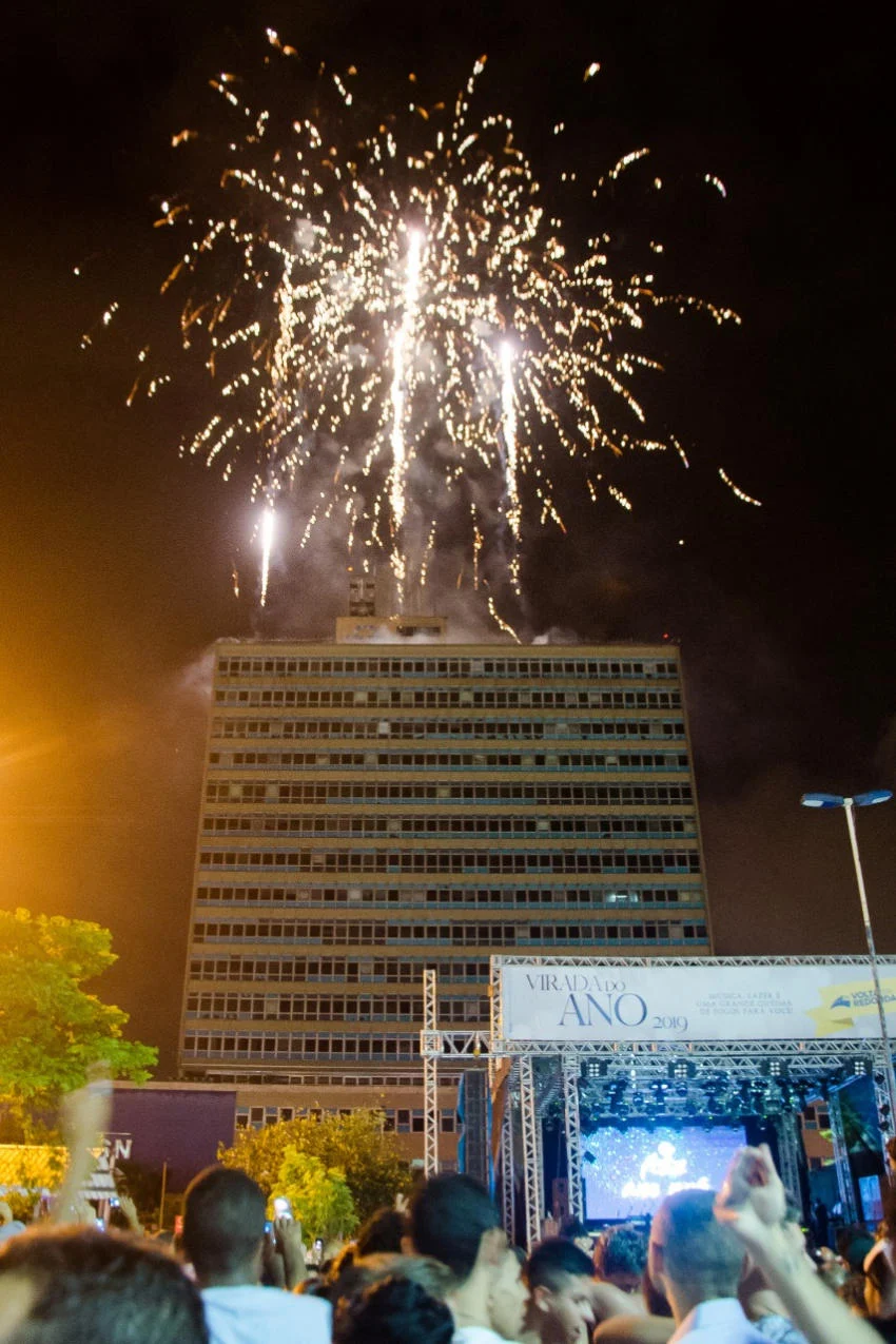 Queima de Fogos no Escritório Central, Vila Sta Cecíclia - Reveillon Volta Redonda