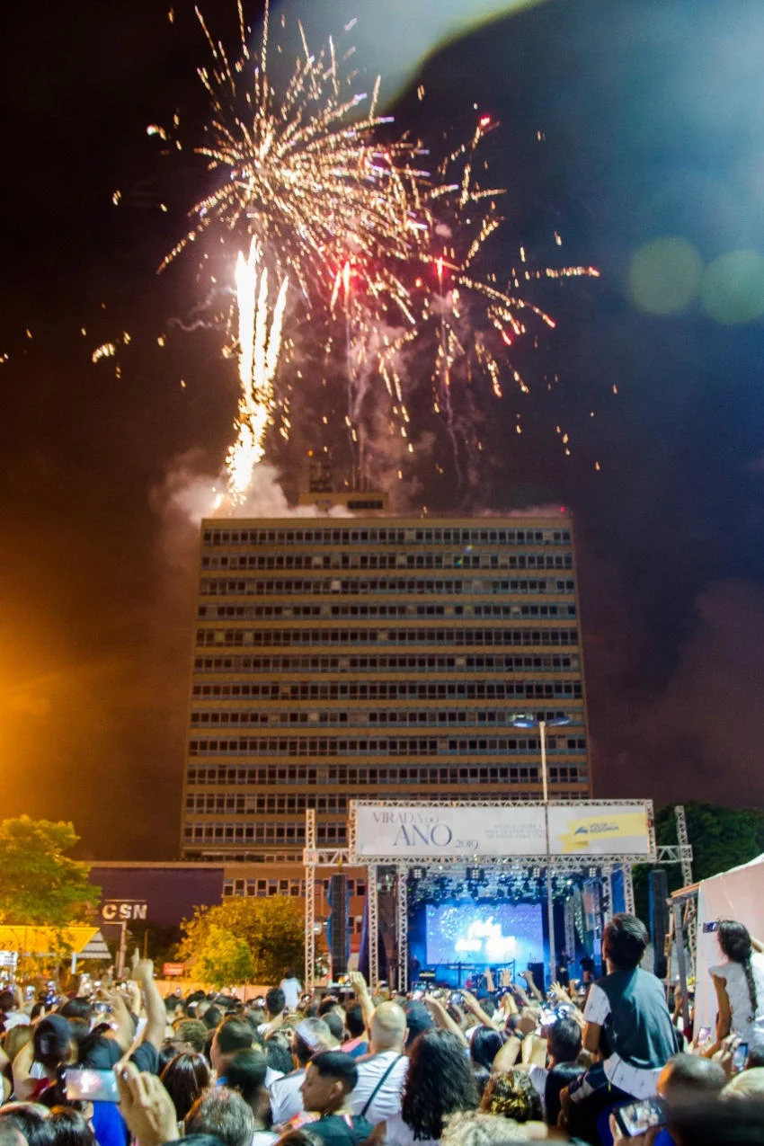 Queima de Fogos no Escritório Central, Vila Sta Cecíclia - Reveillon Volta Redonda