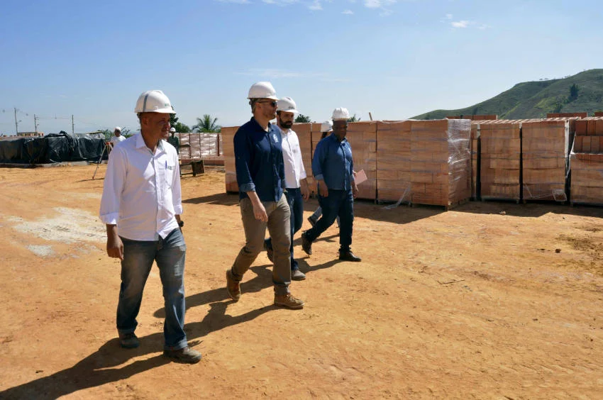 Prefeito Rodrigo Drable acompanha o andamento das obras do ‘Minha Casa Minha Vida’