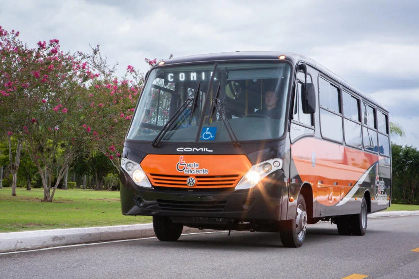 Veículo adaptado, com capacidade para 27 participantes, será doado pela Volkswagen Caminhões e Ônibus