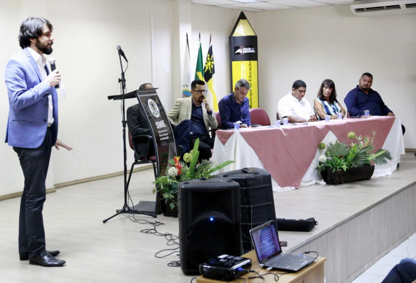 Samuca oficializa desburocratização para alvarás de Igrejas e Templos de Volta Redonda