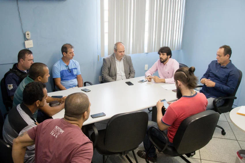 Prefeito Samuca Silva Recebeu um grupo de guardas municipais para ouvir reivindicações da categoria
