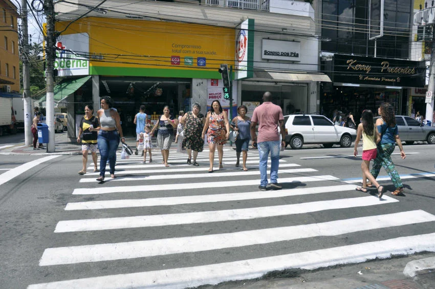 Secretaria de Ordem Pública de Barra Mansa está realizando os serviços de  pintura e reforço das faixas de trânsito no município