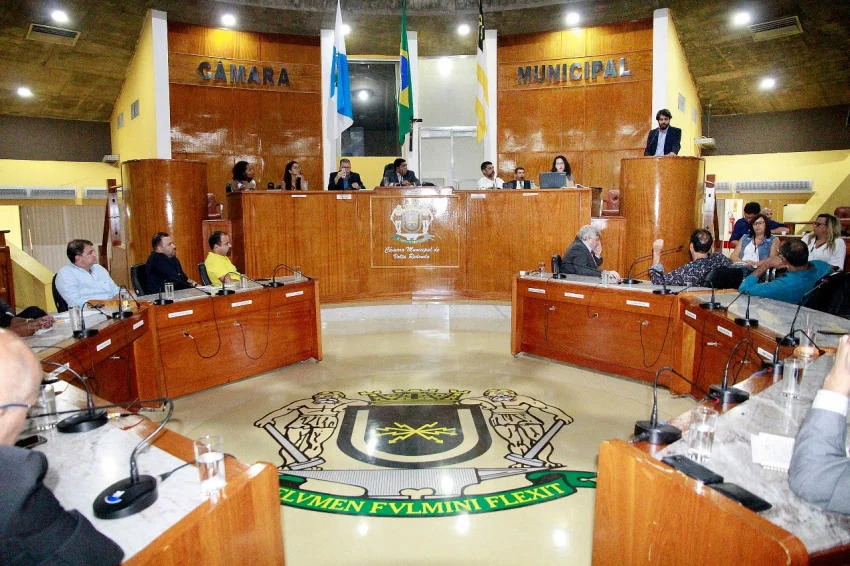 Prefeito Samuca Silva comparece a reabertura dos trabalhos da Câmara de Vereadores