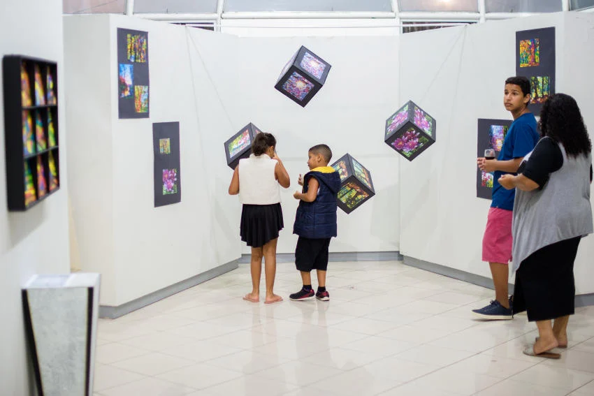 Exposição da artista plástica Gizéle Barino