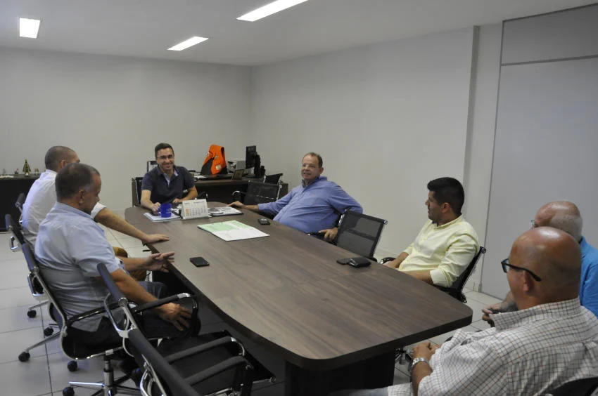 Prefeito recebe presidente da CEHAB que reafirma empenho para retomada das obras do conjunto habitacional do Parque Maíra