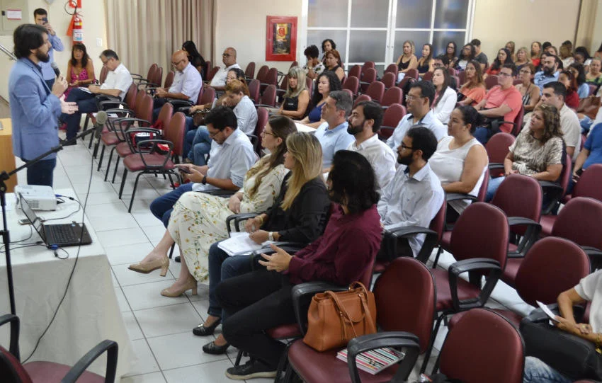 “A gente vai acertando, dando dicas, orientações. Refizemos o manual com orientações e também vamos disponibilizar para a equipe”, ressaltou a ouvidora.
