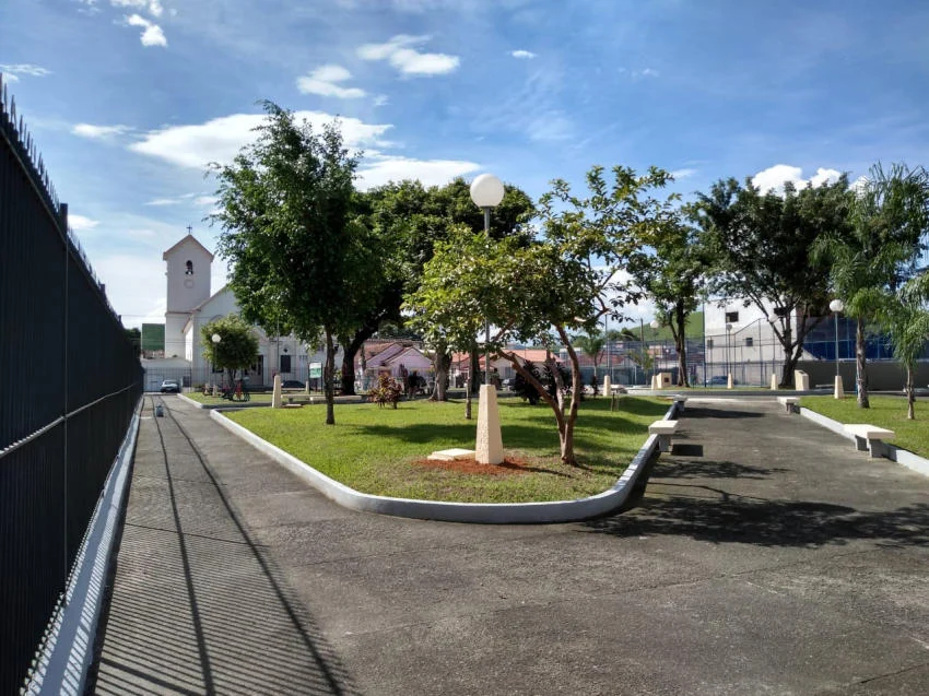 Rodrigo Drable entrega quadra poliesportiva e revitalização de praça em Saudade