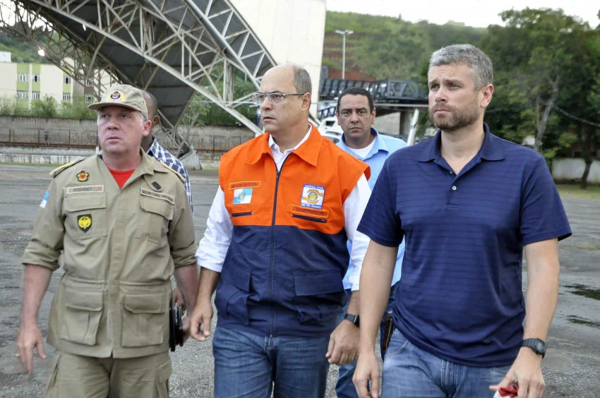 Prefeito Rodrigo Drable sobrevoa o município com o governador Wilson Witzel