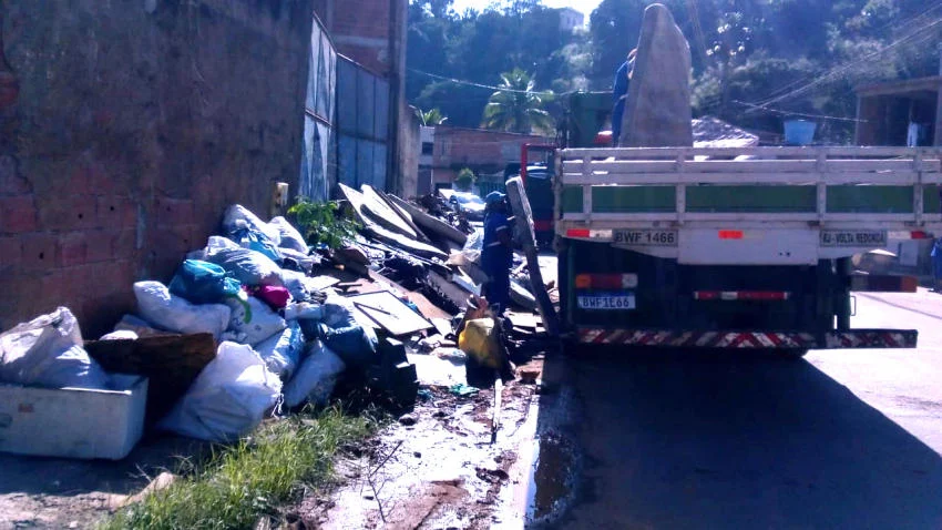  Prefeitura de Barra Mansa intensifica serviço de limpeza na Siderlândia